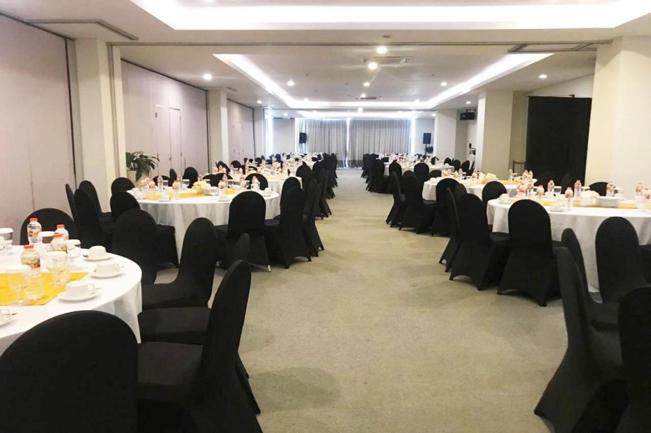 M Hotel Sorong Eksteriør billede