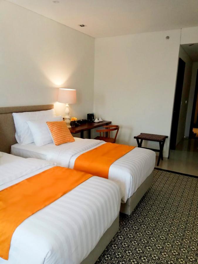 M Hotel Sorong Eksteriør billede
