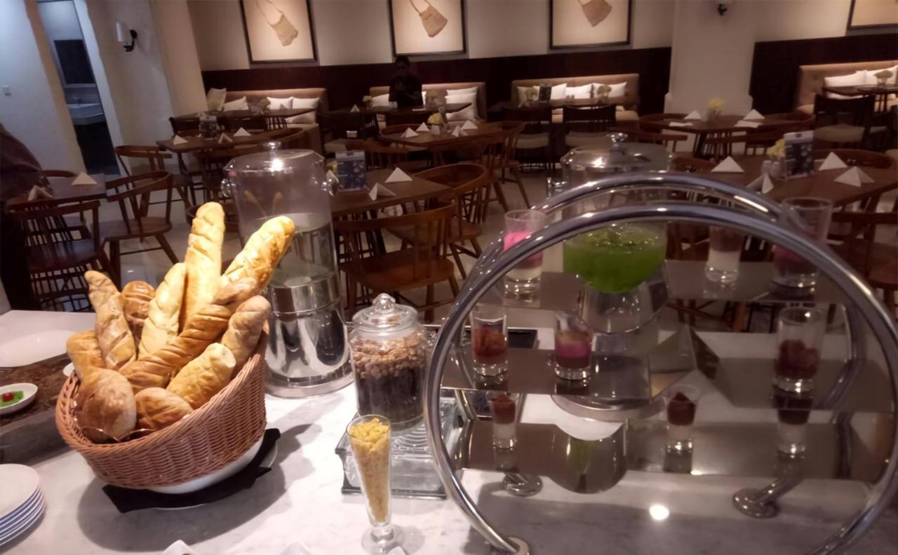 M Hotel Sorong Eksteriør billede