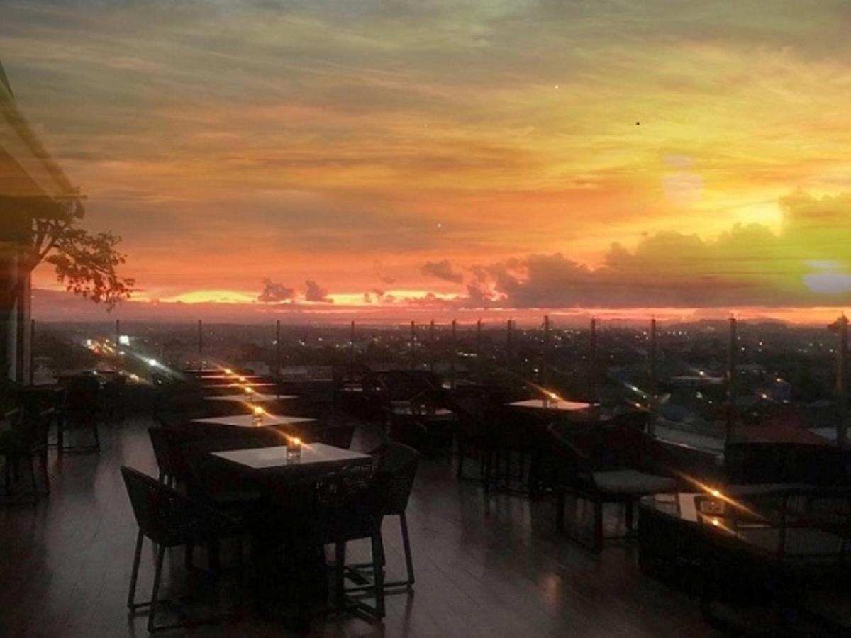 M Hotel Sorong Eksteriør billede